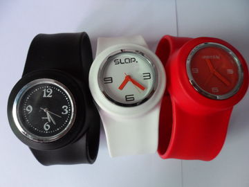 Reloj flexible de la pulsera del silicón de los niños, reloj ligero de la palmada