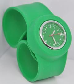 Reloj de la pulsera del silicón del OEM, muchachos verdes/reloj de goma de las muchachas