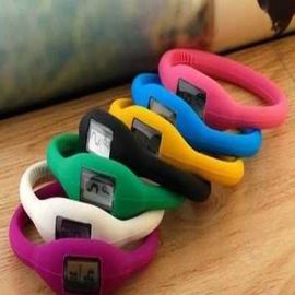 Reloj sano de la pulsera del silicón, reloj para mujer impermeable del deporte de la moda