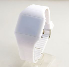 El silicón del azul/blanco de la moda llevó la correa 100% del silicón del reloj para los muchachos y las muchachas