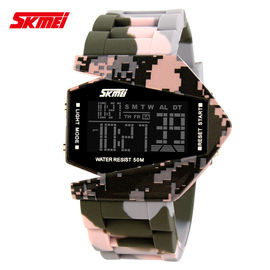 Reloj multifuncional de Camo Digital del aeroplano de la marca de Skmei en la acción