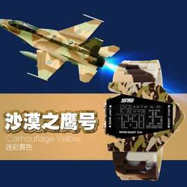 Reloj multifuncional de Camo Digital del aeroplano de la marca de Skmei en la acción