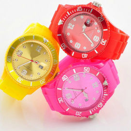 El reloj de encargo colorido de la pulsera del silicón la correa grabó en relieve/de reloj del silicón