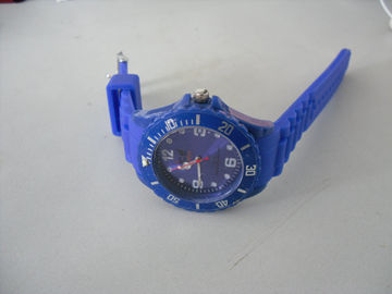 El reloj de encargo colorido de la pulsera del silicón la correa grabó en relieve/de reloj del silicón