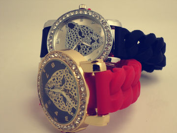 Reloj cristalino de la pulsera del silicón del leopardo rojo/negro anticorrosivo