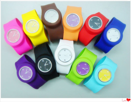Reloj de moda del deporte del silicón del reloj de Pat Pat de la venta caliente 2014
