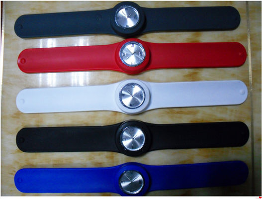 Reloj de moda del deporte del silicón del reloj de Pat Pat de la venta caliente 2014