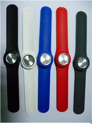 Reloj de moda del deporte del silicón del reloj de Pat Pat de la venta caliente 2014