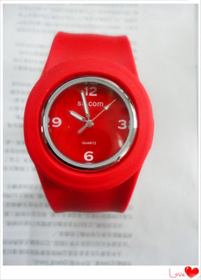 Reloj de moda del deporte del silicón del reloj de Pat Pat de la venta caliente 2014