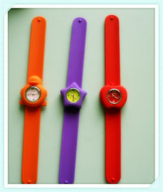 Reloj vendedor caliente de Pat Pat de los niños del silicón