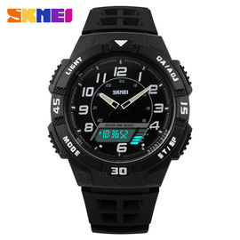 Reloj análogo-digital del deporte corriente con el plástico fuerte