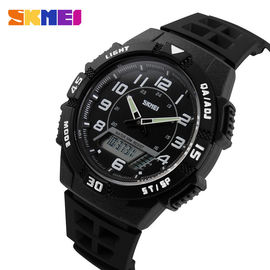 Reloj análogo-digital del deporte corriente con el plástico fuerte