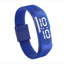 La luz blanca de goma resistente de agua llevó el reloj de Digitaces para el hombre en negro, azul