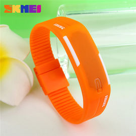 Correa llevada cómoda unisex del silicón del reloj del deporte de Digitaces con la batería de Japón