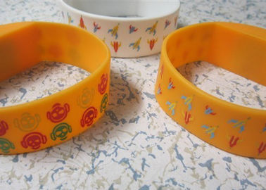 Seda amarillo impreso 2,25 cm ancho relojes de pulsera de silicona deportivos para regalo Adverting