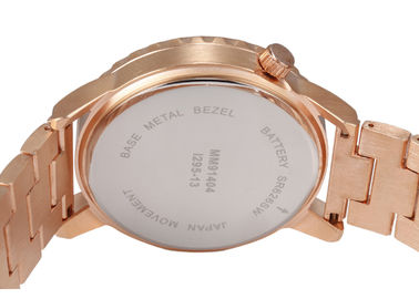 Los relojes de oro de la correa del metal de la aleación del cuarzo de Digitaces con la alarma diaria/Chime cada hora