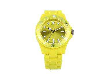 Reloj plástico del cuarzo de las señoras del movimiento análogo amarillo de Japón con la correa de la PC
