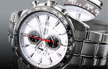 Reloj del cuarzo con el cronógrafo