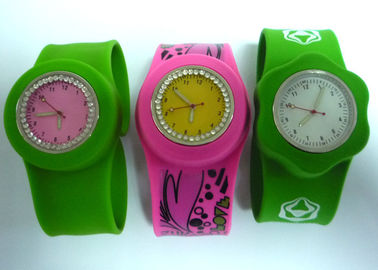 Relojes de pulsera de OEM cuatro impresión Color Rhinestone Slap silicona para jóvenes