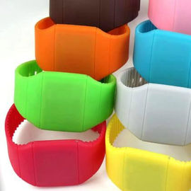 Reloj llevado de la pulsera del silicón de la pantalla táctil del regalo de los niños, reloj de los deportes del silicón