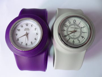 Lujo púrpura de Digitaces del silicón del reloj respetuoso del medio ambiente de la banda para los niños