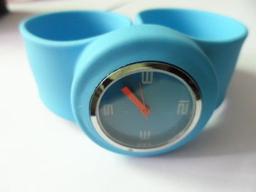 Peso ligero elástico azul del reloj de la pulsera del silicón con los microprocesadores de Digitaces