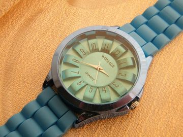 Relojes antichoque adultos de la exhibición análoga del reloj del silicón del dial de la margarita 3D
